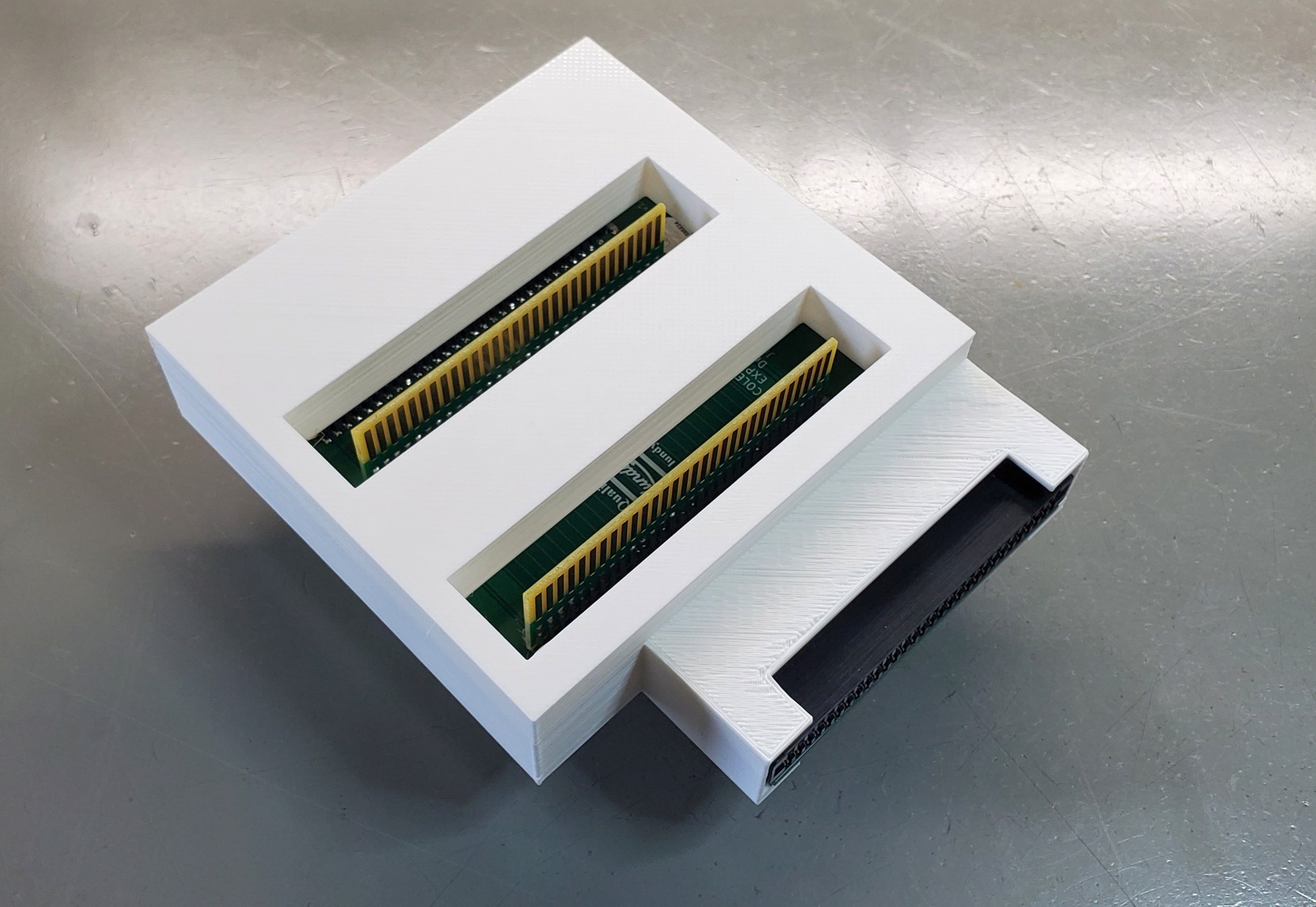 Lundy Electronics - I-O Expansion Hub - _04.jpg